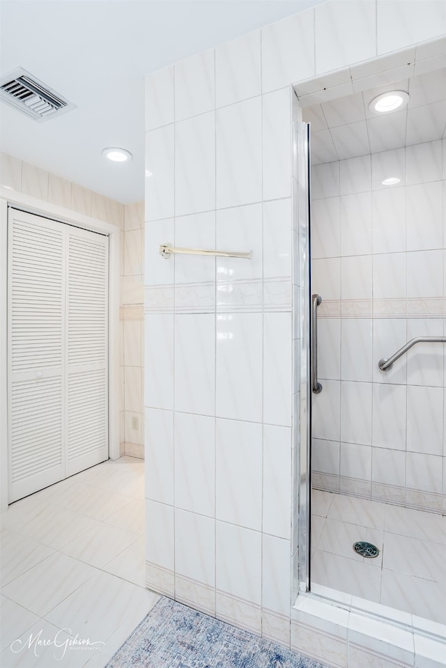 300 Pierremont Rd Unit 18, Shreveport, LA 71106 - bathroom featuring a shower stall, tile walls, tile patterned flooring, recessed lighting, and a closet