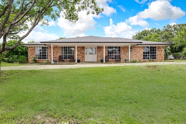 306 Country Club Dr, Joshua, TX 76058 - ranch-style home featuring a front lawn and brick siding