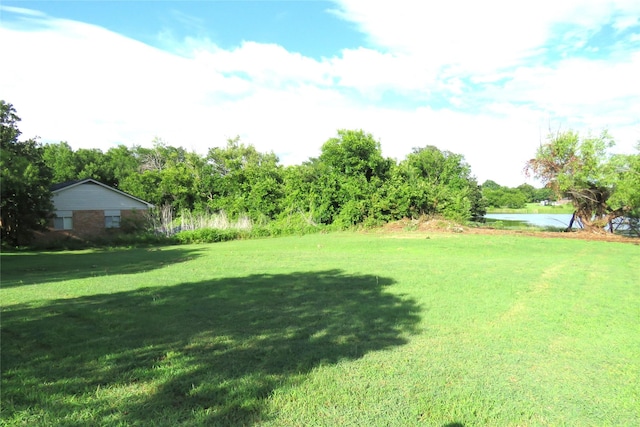 306 Country Club Dr, Joshua, TX 76058 - view of grassy yard