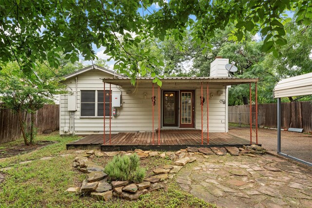 3808 Leland Ave, Waco, TX 76708 - laundry room with separate washer and dryer, wallpapered walls, a textured ceiling, a ceiling fan, and light floors