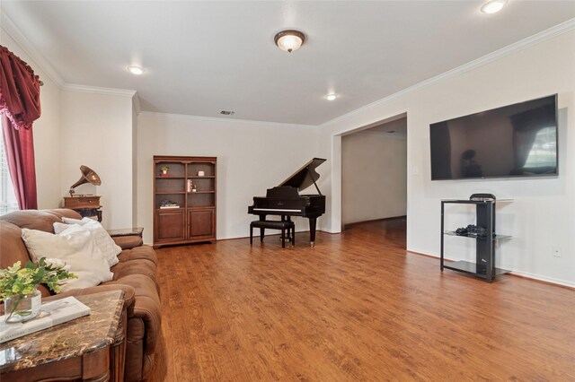8506 Linda Vista Dr, Rowlett, TX 75088 - living room featuring crown molding, wood finished floors, and recessed lighting