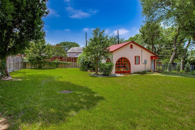 6812 Clayton Ave, Dallas, TX 75214 - view of fenced backyard