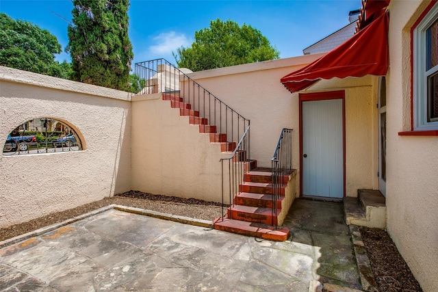 6812 Clayton Ave, Dallas, TX 75214 - property entrance featuring stucco siding and a patio area