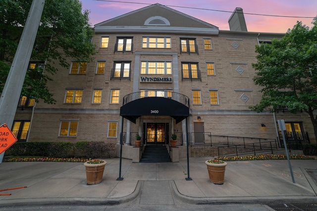 3400 Welborn St Unit 224, Dallas, TX 75219 - view of property at dusk