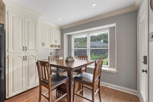 9600 Old Farm Rd, Woodway, TX 76712 - dining area featuring wood finished floors, crown molding, and recessed lighting