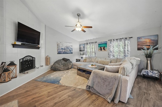 864 Warwick Dr, Plano, TX 75023 - living area featuring vaulted ceiling, wood finished floors, and ceiling fan