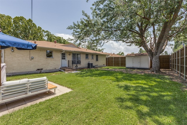 2521 Ridgecrest Dr, Garland, TX 75041 - fenced backyard with a shed