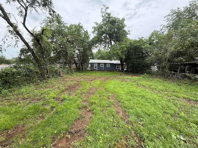 2110 W Bond St, Denison, TX 75020 - view of yard