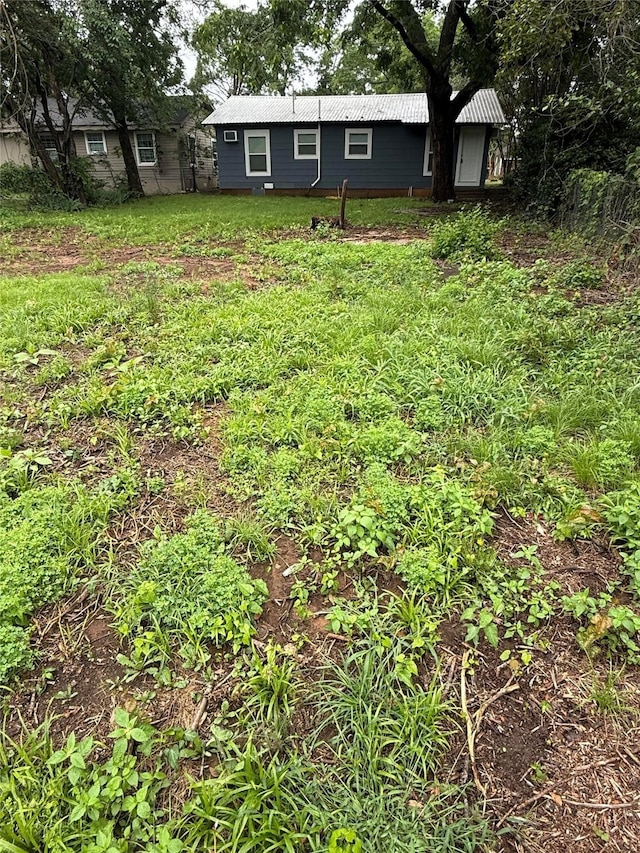 2110 W Bond St, Denison, TX 75020 - view of yard