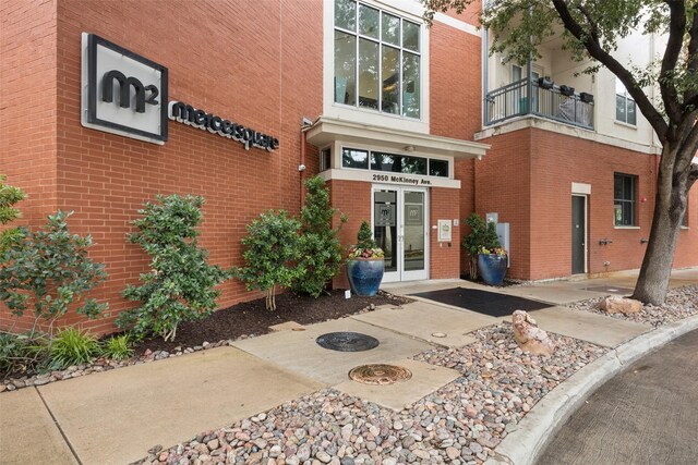 2950 Mckinney Ave Unit 419, Dallas, TX 75204 - view of road featuring curbs, sidewalks, and street lights