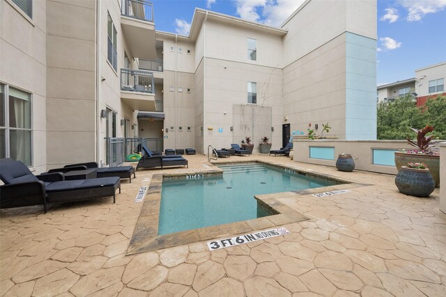 2950 Mckinney Ave Unit 419, Dallas, TX 75204 - view of patio / terrace with an outdoor hangout area