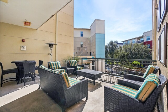 2950 Mckinney Ave Unit 419, Dallas, TX 75204 - patio / terrace with an outdoor living space
