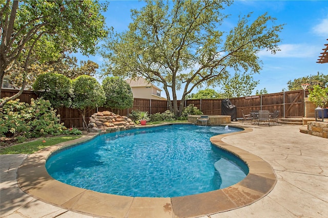 2327 Clearspring Dr N, Irving, TX 75063 - view of pool featuring a fenced backyard, a patio area, and a pool with connected hot tub