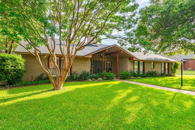 11721 Pine Creek Ct, Fort Worth, TX 76008 - mid-century home with brick siding and a front yard