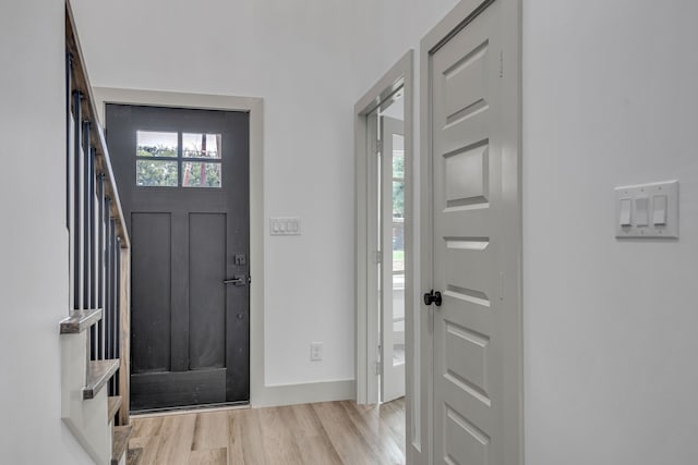 3709 Colonial Ave, Dallas, TX 75215 - entryway featuring wood finished floors and baseboards