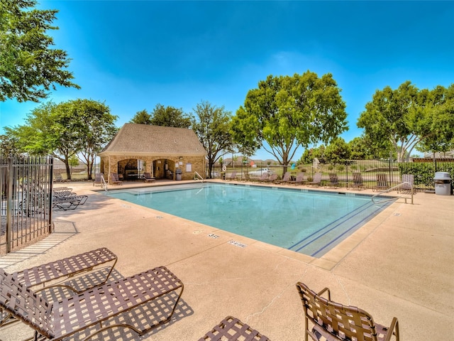 5312 Ridgeson Dr, Mckinney, TX 75071 - community pool with a patio