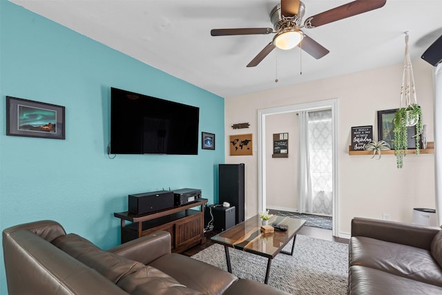4204 Geddes Ave, Fort Worth, TX 76107 - living room with ceiling fan
