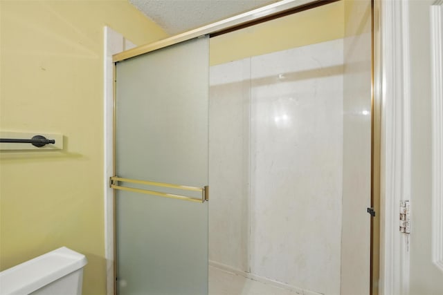 2015 Shenandoah Dr, Carrollton, TX 75007 - full bath featuring a shower with shower door