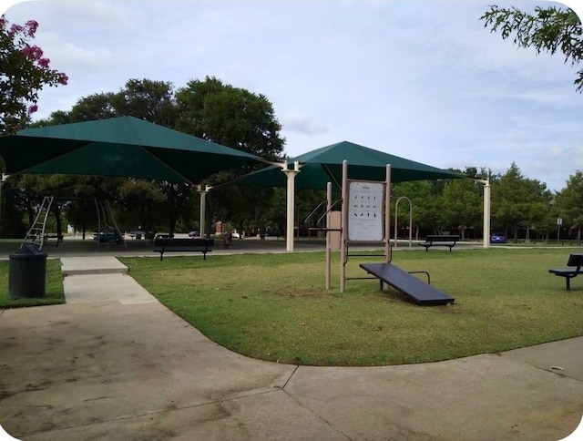 4924 Marsh Harrier Ave, Grand Prairie, TX 75052 - surrounding community featuring a yard