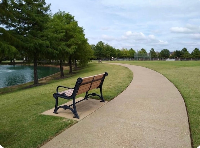 4924 Marsh Harrier Ave, Grand Prairie, TX 75052 - surrounding community featuring a yard and a water view
