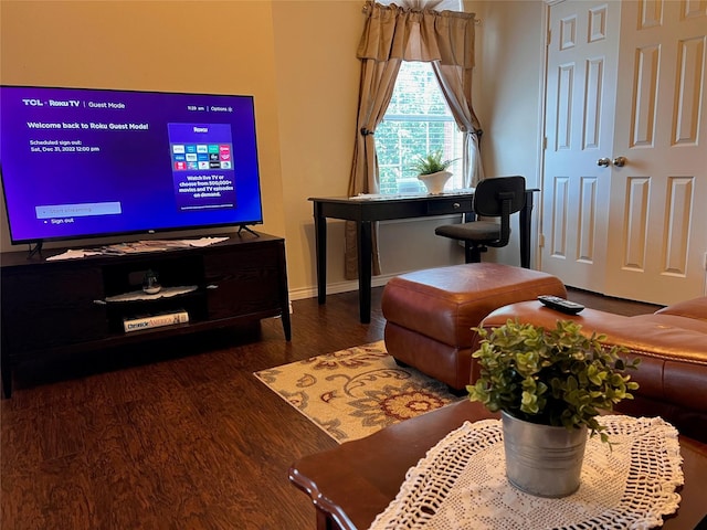 4924 Marsh Harrier Ave, Grand Prairie, TX 75052 - living area with wood finished floors and baseboards