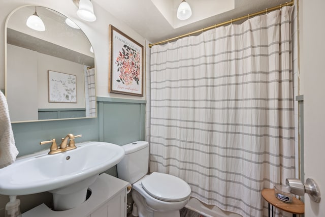 1218 Ridgeway Dr, Richardson, TX 75080 - full bath featuring toilet and a shower with shower curtain