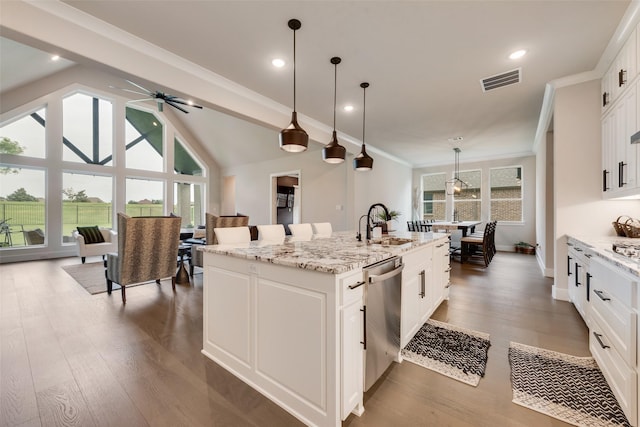 12480 Palmer Dr, Fort Worth, TX 76179 - kitchen with dishwasher, an island with sink, wood finished floors, a ceiling fan, and pendant lighting