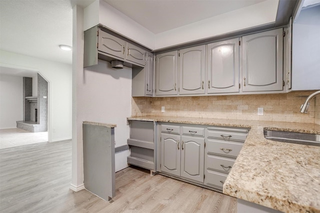 3925 Singleleaf Ln, Fort Worth, TX 76133 - kitchen with gray cabinetry, tasteful backsplash, and light wood-style floors