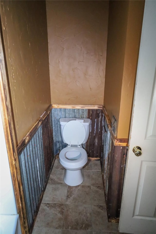 130 Golfcrest St, Rusk, TX 75785 - bathroom featuring wainscoting and toilet