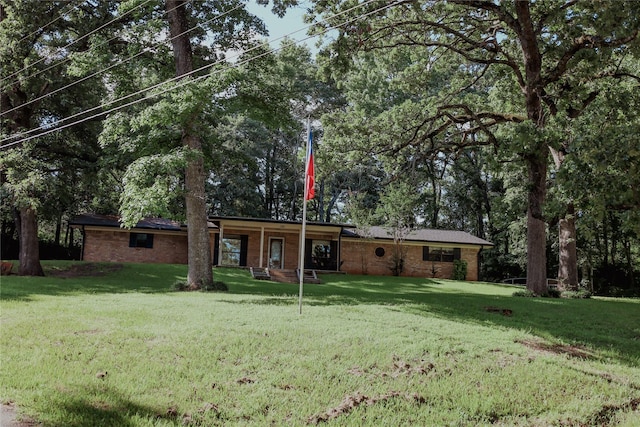 130 Golfcrest St, Rusk, TX 75785 - ranch-style home with covered porch, a front lawn, and brick siding