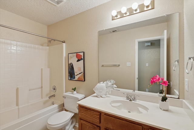 2611 Winding Rd, Fort Worth, TX 76133 - bathroom featuring vanity, bathing tub / shower combination, and a textured ceiling
