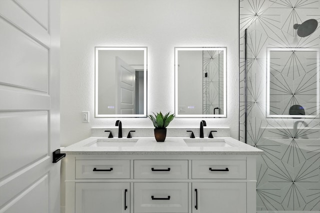826 W Canty St, Dallas, TX 75208 - full bath featuring double vanity and a textured wall