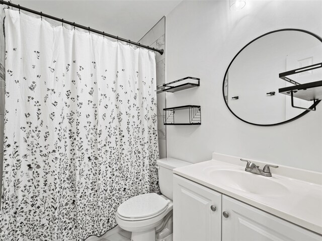 4235 Bonnie View Rd, Dallas, TX 75216 - full bath with vanity and a shower with curtain
