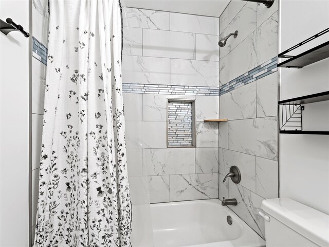 4235 Bonnie View Rd, Dallas, TX 75216 - bathroom featuring shower / tub combo with curtain and toilet