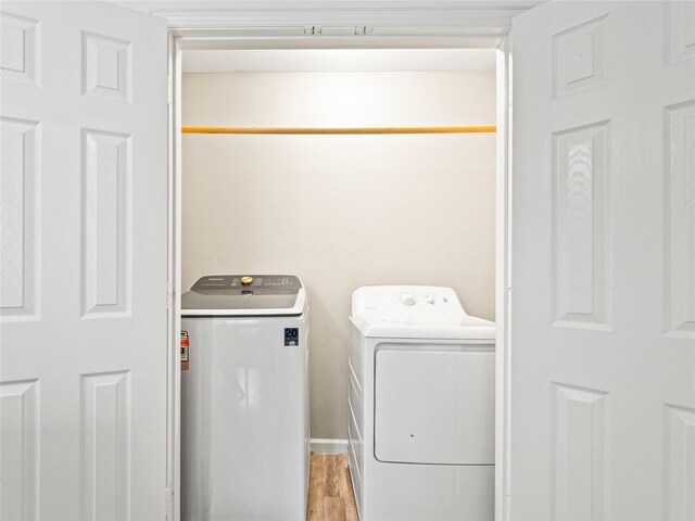 4235 Bonnie View Rd, Dallas, TX 75216 - laundry area featuring washing machine and clothes dryer and light wood-style flooring
