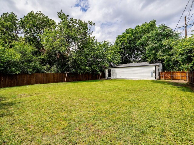 4235 Bonnie View Rd, Dallas, TX 75216 - view of fenced backyard