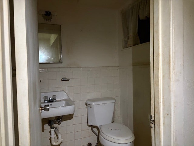 4317 Gram Ln, Waco, TX 76705 - half bath with toilet and tile walls