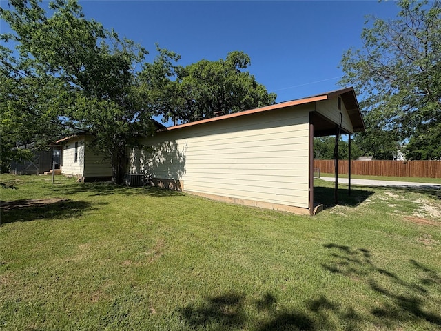 607 Baylor St, Nocona, TX 76255 - view of side of home
