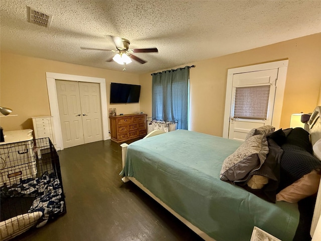 603 N Mesquite St, Hico, TX 76457 - bedroom featuring wood finished floors, ceiling fan, a textured ceiling, and a closet