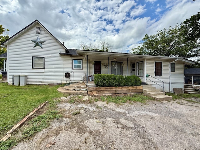603 N Mesquite St, Hico, TX 76457 - view of front of property with a porch and a front yard