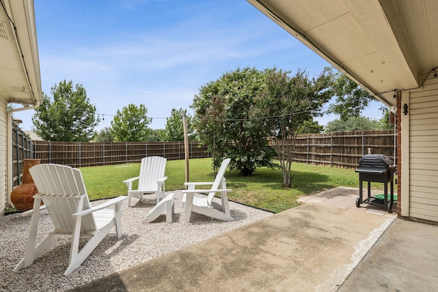 7105 Stoneridge Dr, Frisco, TX 75034 - fenced backyard with area for grilling and a patio