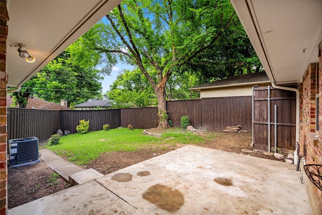 10017 Lanshire Dr, Dallas, TX 75238 - fenced backyard with a patio area
