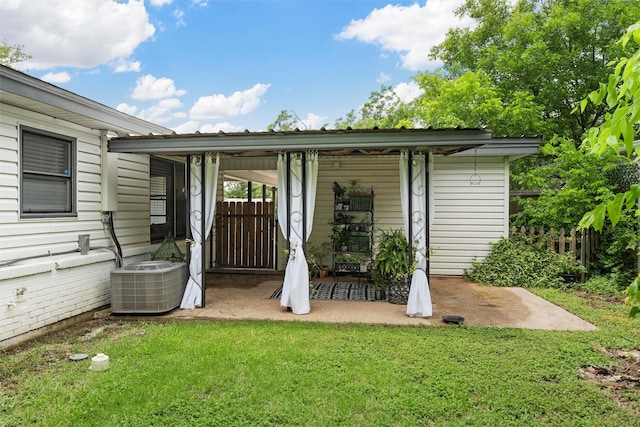 1905 S 51st St, Temple, TX 76504 - doorway to property featuring a porch