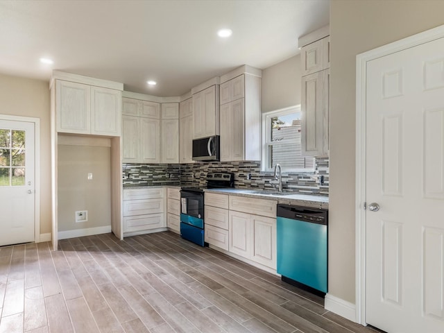 1510 N Wilhite St, Cleburne, TX 76031 - kitchen featuring electric stove, dishwashing machine, stainless steel microwave, backsplash, and light wood finished floors