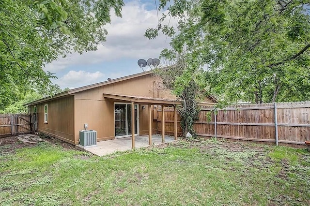 5020 Donnelly Ave Unit 5022, Fort Worth, TX 76107 - rear view of house featuring a patio and a fenced backyard