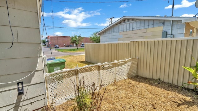 107 Quillen, Whitesboro, TX 76273 - view of yard