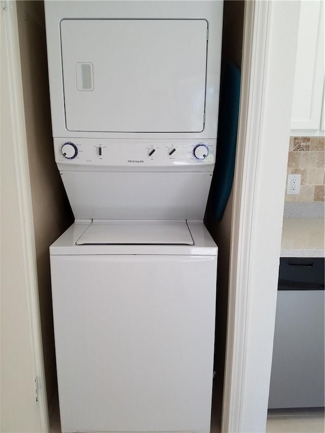 4748 Old Bent Tree Ln Unit 906, Dallas, TX 75287 - laundry room featuring estacked washer and dryer