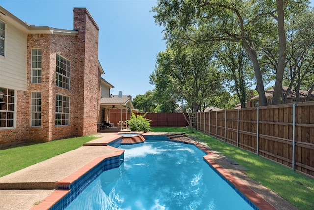 2525 Amber Ln, Flower Mound, TX 75028 - view of swimming pool featuring a ceiling fan, a fenced backyard, a patio area, and a pool with connected hot tub