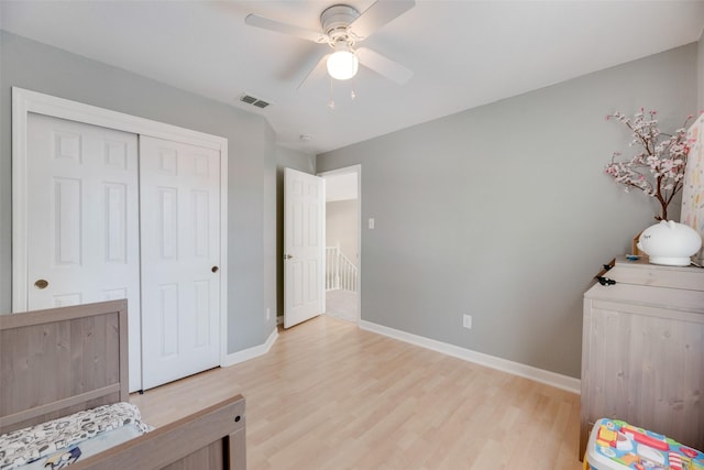 2525 Amber Ln, Flower Mound, TX 75028 - bedroom with light wood-style flooring, a closet, and ceiling fan