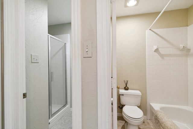 6740 Magnum Dr, Plano, TX 75024 - full bathroom featuring toilet